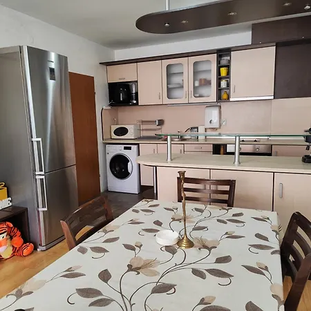 Nev 1 Apartment *