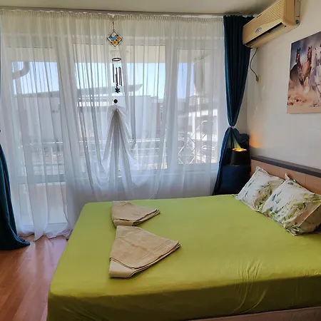 Nev 1 Apartment *